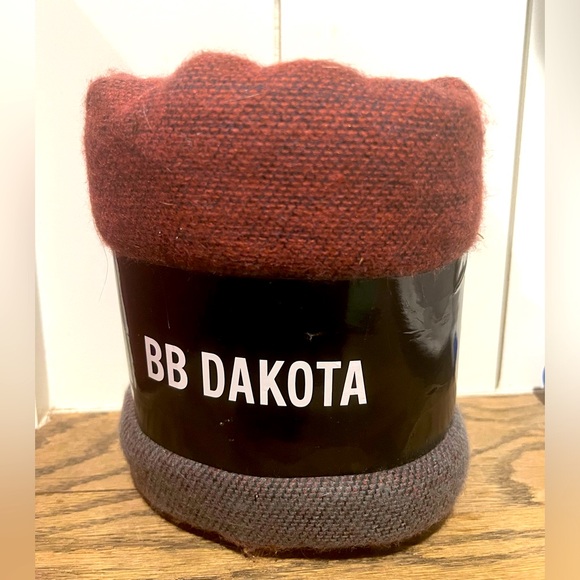 BB DAKOTA Reversible Mulberry Poncho Wrap OS - Picture 2 of 3